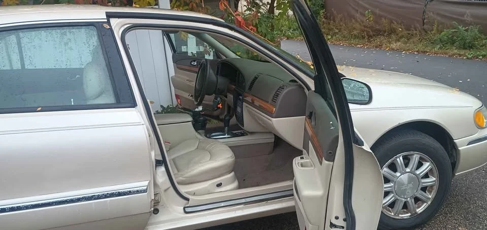2001 Lincoln Continental 9th Gen - Image 5 of 6