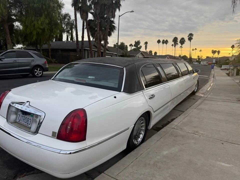 2001 Lincoln Town Car - Image 4 of 4
