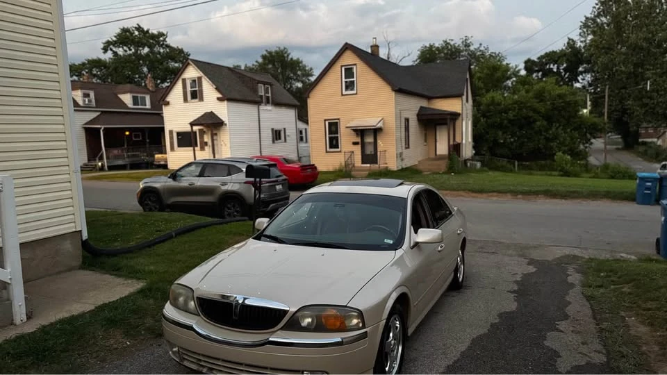 2001 Lincoln LS - Image 2 of 9