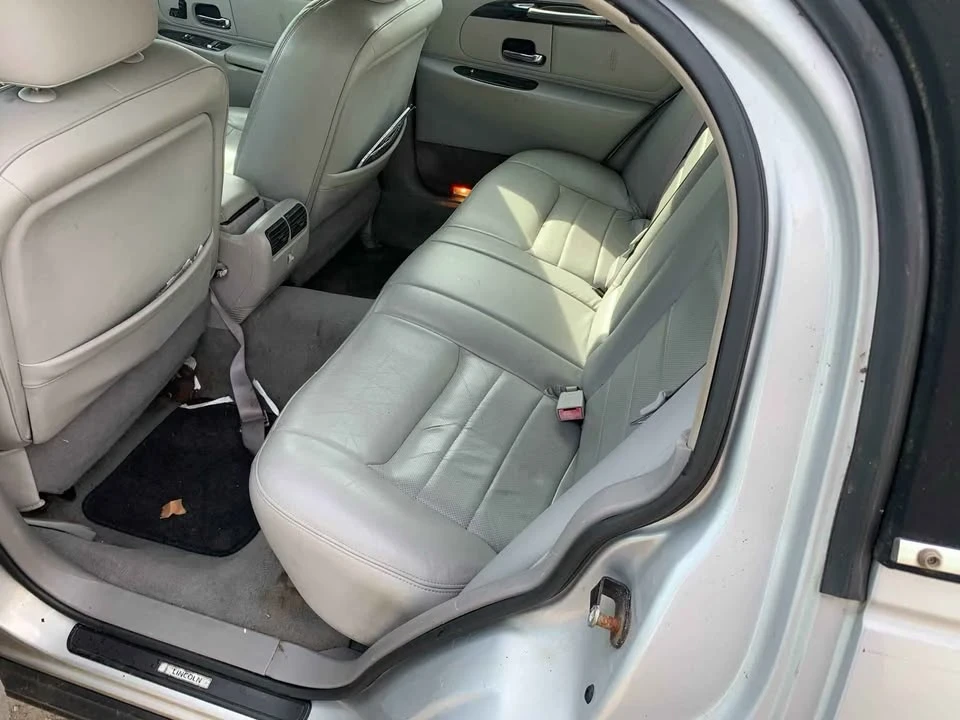 2001 Lincoln Town Car - Image 6 of 6