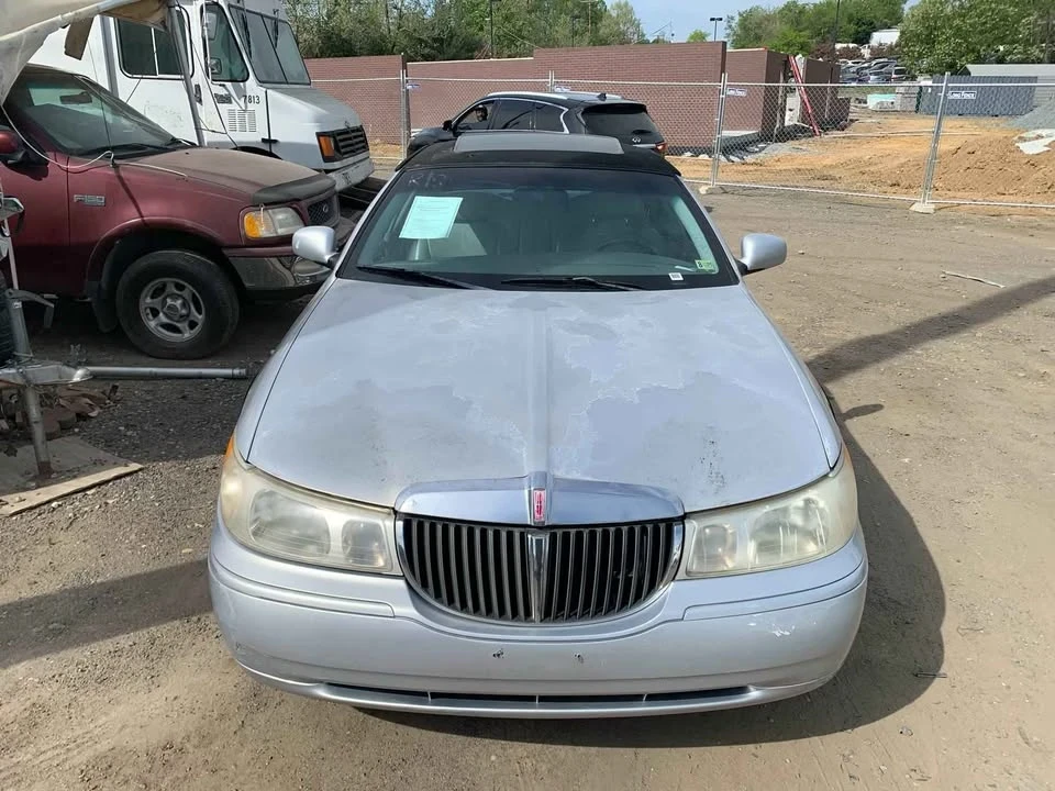 2001 Lincoln Town Car - Image 3 of 6