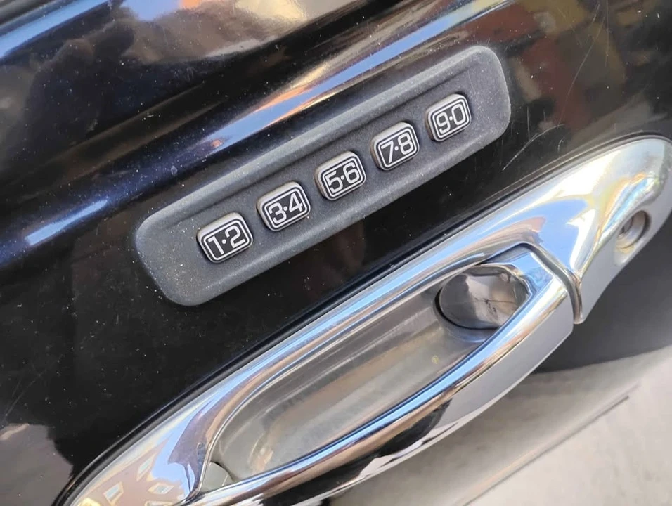 2001 Lincoln Town Car - Image 15 of 20