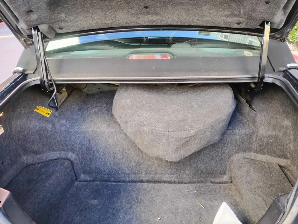 2001 Lincoln Town Car - Image 10 of 20