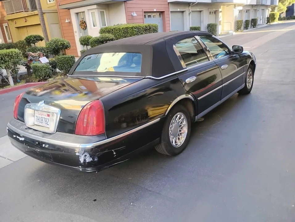 2001 Lincoln Town Car - Image 17 of 20