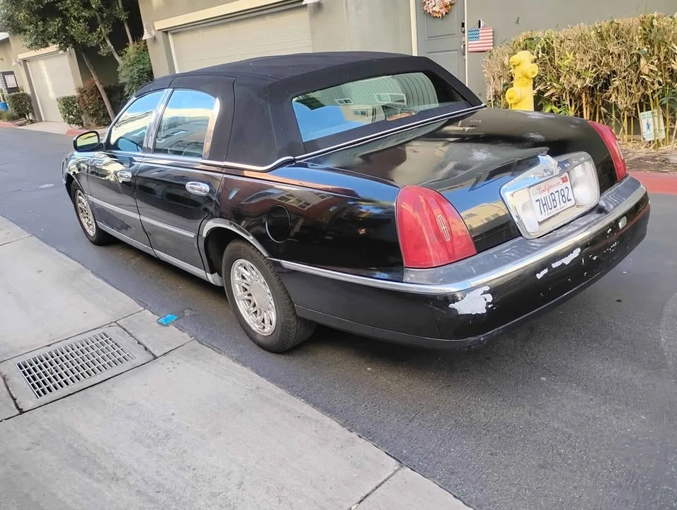 2001 Lincoln Town Car - Image 16 of 20
