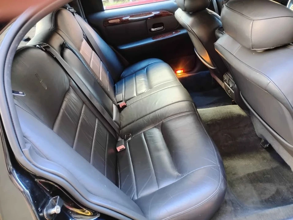 2001 Lincoln Town Car - Image 6 of 20
