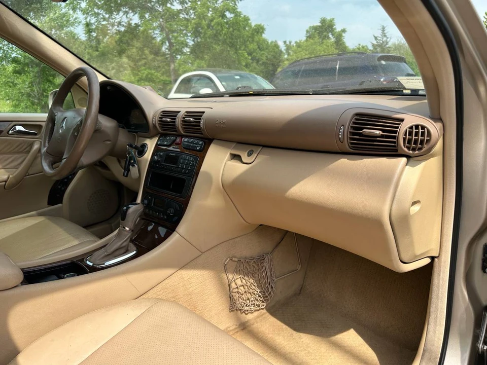 2001 Mercedes-Benz W203 C-Class - Image 11 of 24