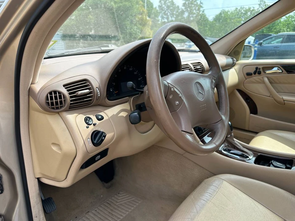2001 Mercedes-Benz W203 C-Class - Image 9 of 24