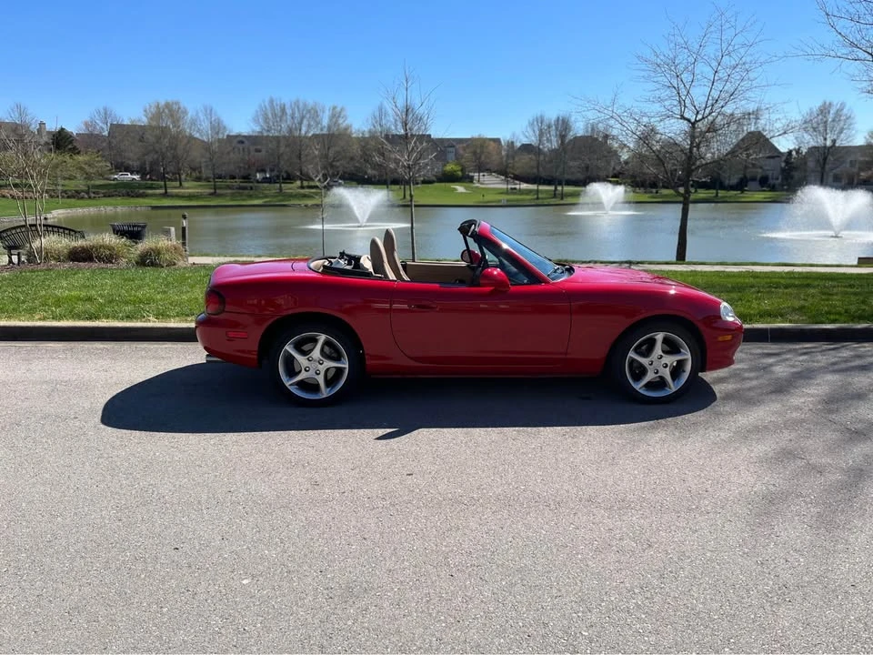 2001 Mazda NB MX-5 Miata - Image 2 of 3