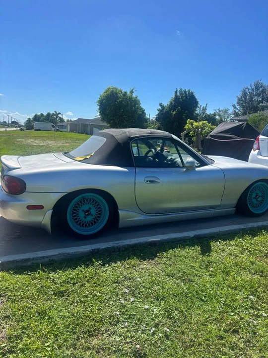 2001 Mazda NB MX-5 Miata - Image 2 of 4