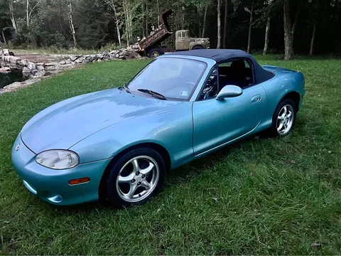 2001 Mazda MX-5 Miata Club Convertible 2D
