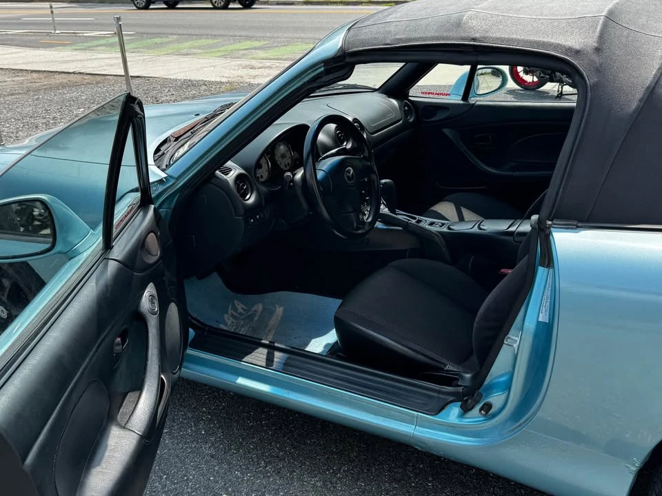 2001 Mazda NB MX-5 Miata - Image 9 of 19