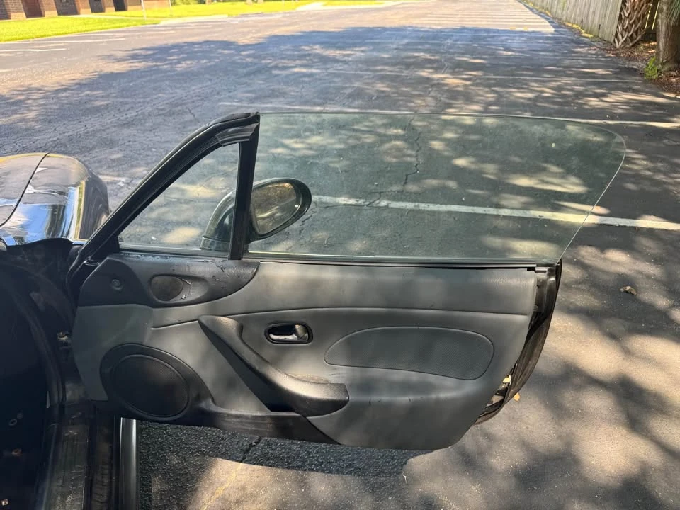 2001 Mazda NB MX-5 Miata - Image 5 of 8