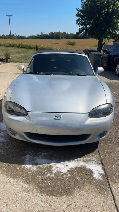 2001 Mazda NB MX-5 Miata - Image 2 of 12