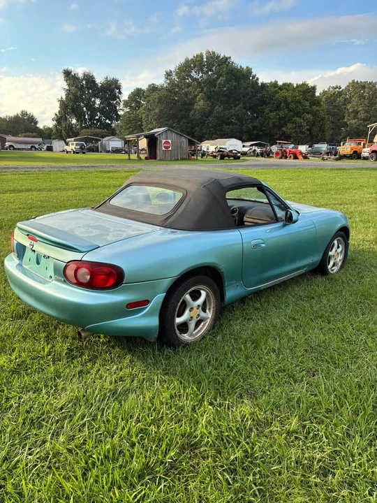 2001 Mazda NB MX-5 Miata - Image 3 of 11