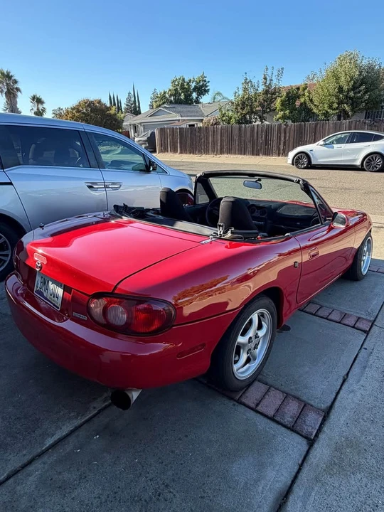 2001 Mazda NB MX-5 Miata - Image 5 of 11