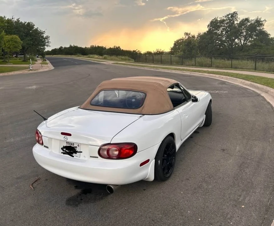 2001 Mazda NB MX-5 Miata - Image 5 of 15