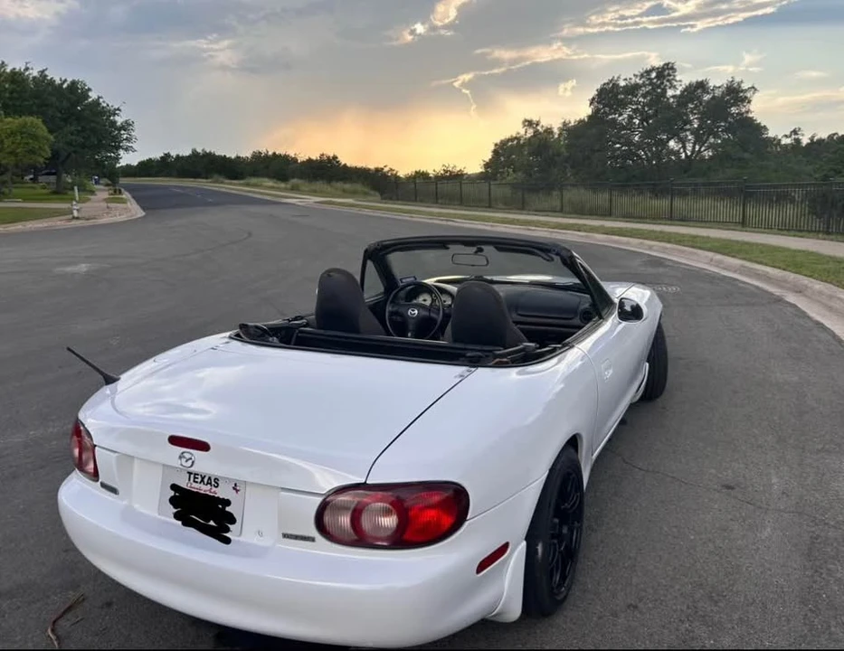 2001 Mazda NB MX-5 Miata - Image 8 of 15