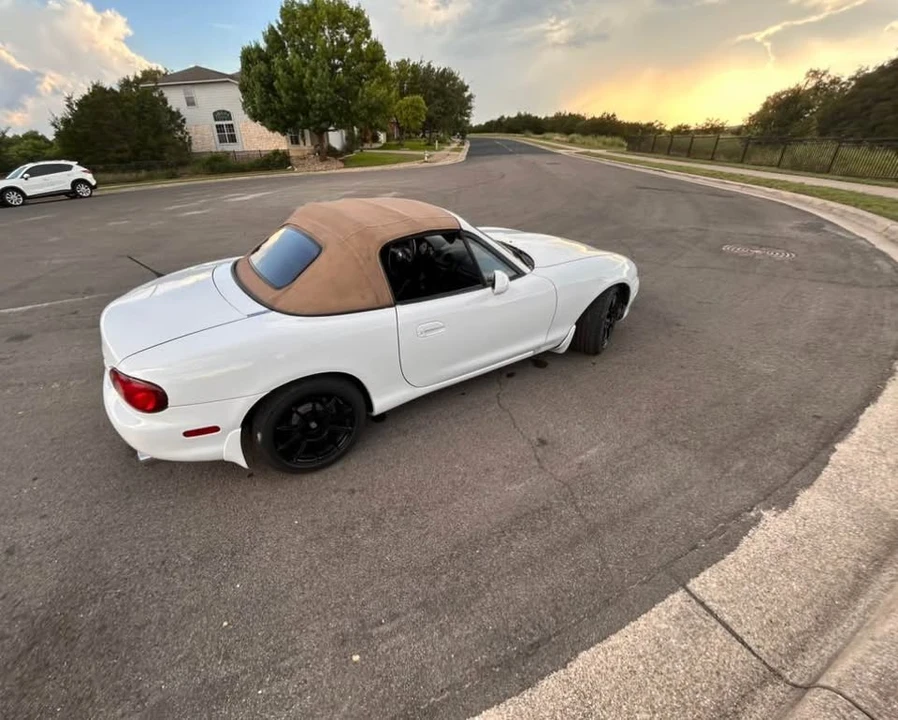 2001 Mazda NB MX-5 Miata - Image 4 of 15