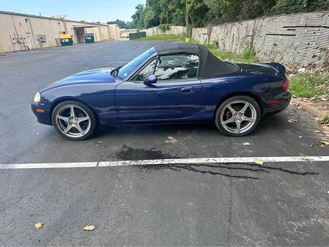 2001 Mazda MX-5 Convertible 2D