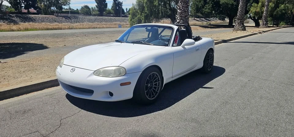 2001 Mazda NB MX-5 Miata - Image 2 of 20