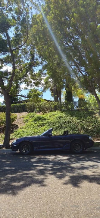 2001 Mazda NB MX-5 Miata - Image 2 of 11