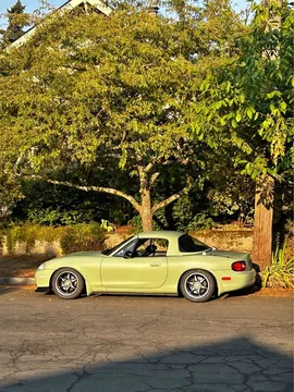 2001 Mazda MX-5 Convertible 2D