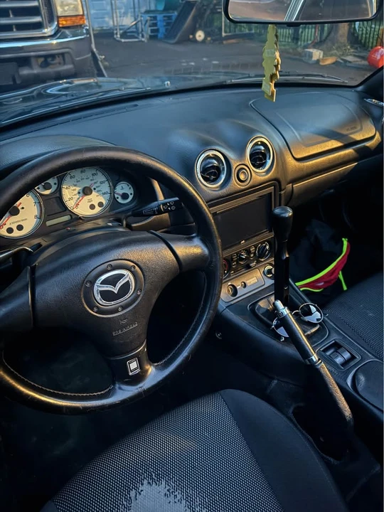 2001 Mazda NB MX-5 Miata - Image 7 of 8