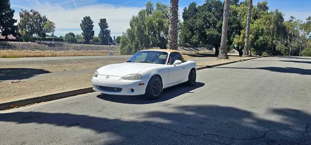 2001 Mazda MX-5 Convertible 2D
