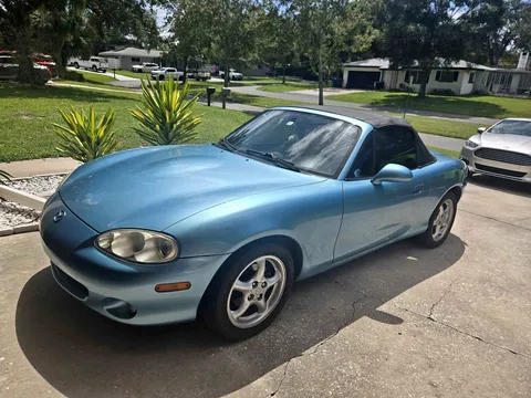 2001 Mazda MX-5 Convertible 2D