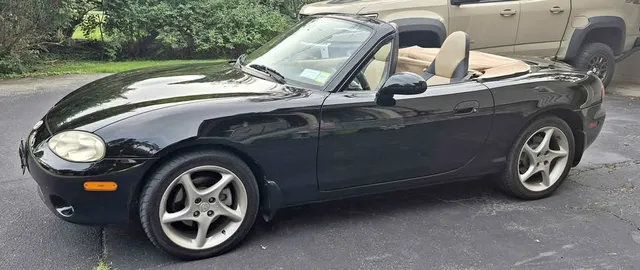 2001 Mazda MX-5 Convertible 2D