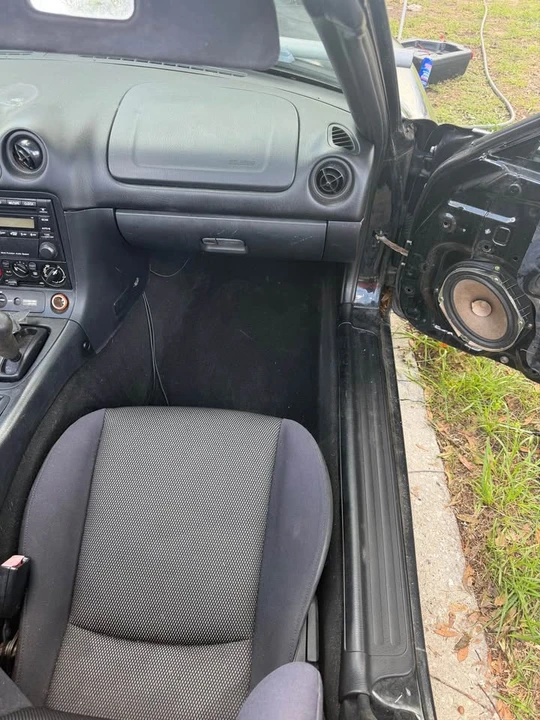 2001 Mazda NB MX-5 Miata - Image 4 of 8
