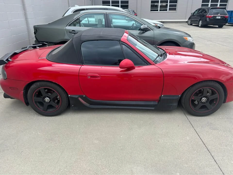 2001 Mazda NB MX-5 Miata - Image 3 of 9