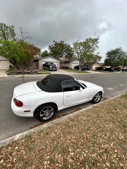 2001 Mazda NB MX-5 Miata - Image 3 of 4