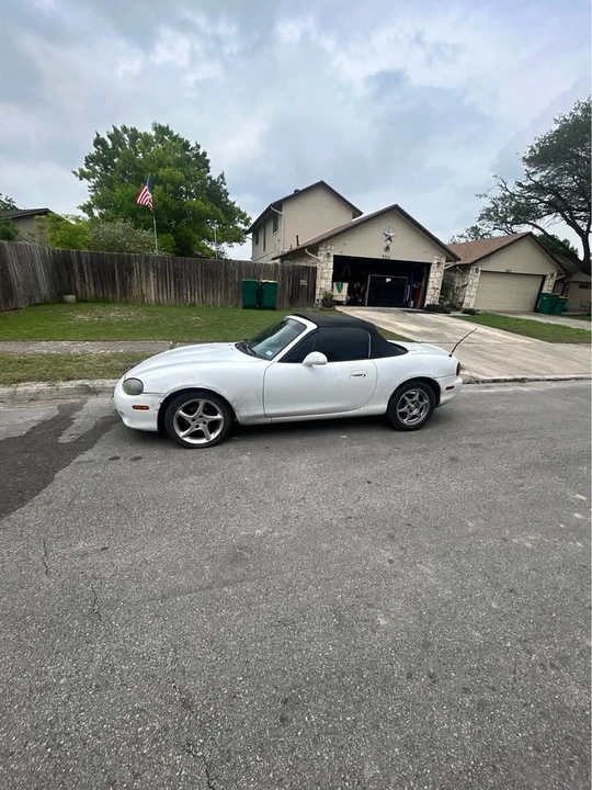 2001 Mazda NB MX-5 Miata - Image 2 of 4