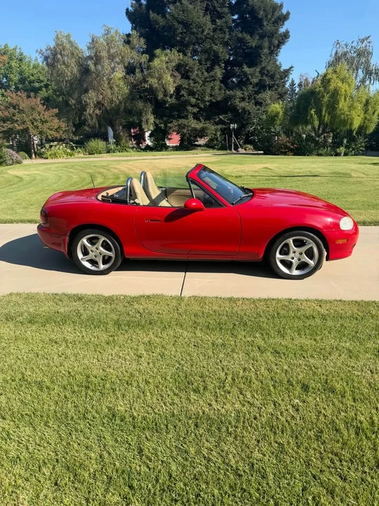 2001 Mazda NB MX-5 Miata - Image 2 of 12