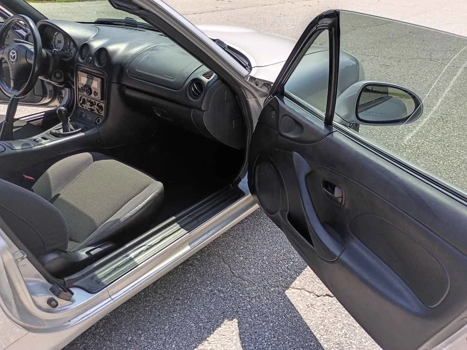 2001 Mazda NB MX-5 Miata - Image 8 of 12