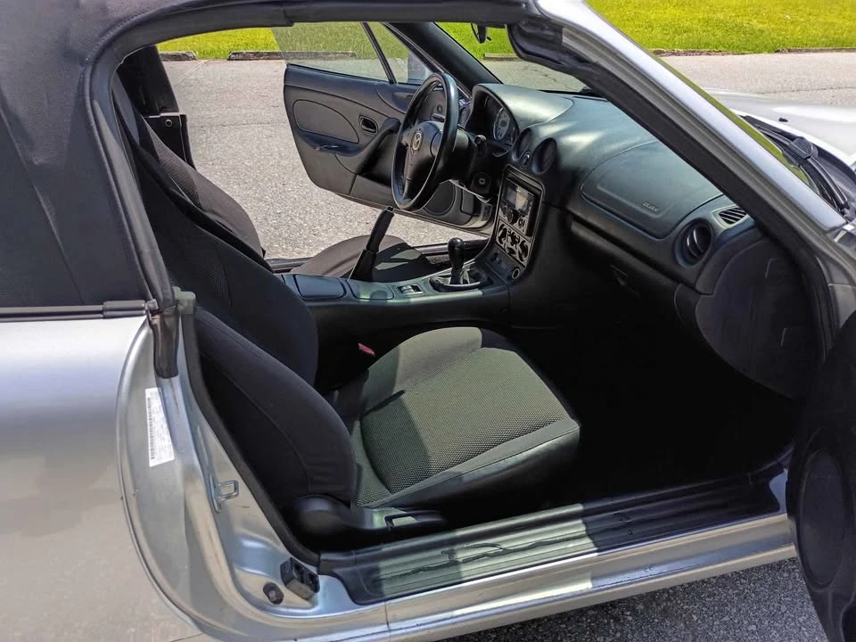 2001 Mazda NB MX-5 Miata - Image 9 of 12