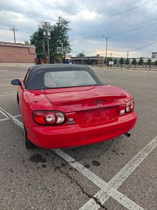 2001 Mazda NB MX-5 Miata - Image 11 of 15