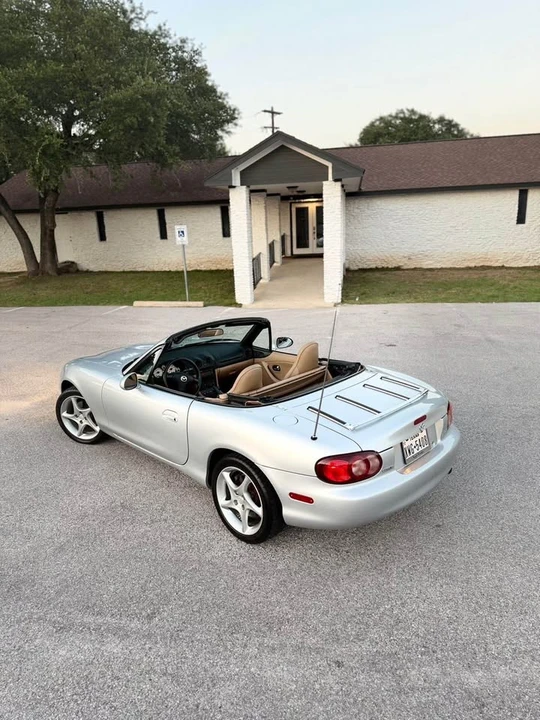 2001 Mazda NB MX-5 Miata - Image 4 of 12