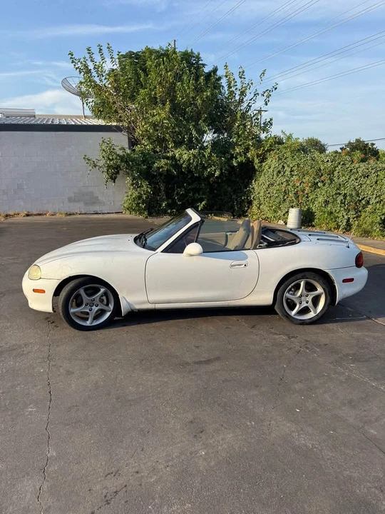 2001 Mazda NB MX-5 Miata - Image 2 of 9