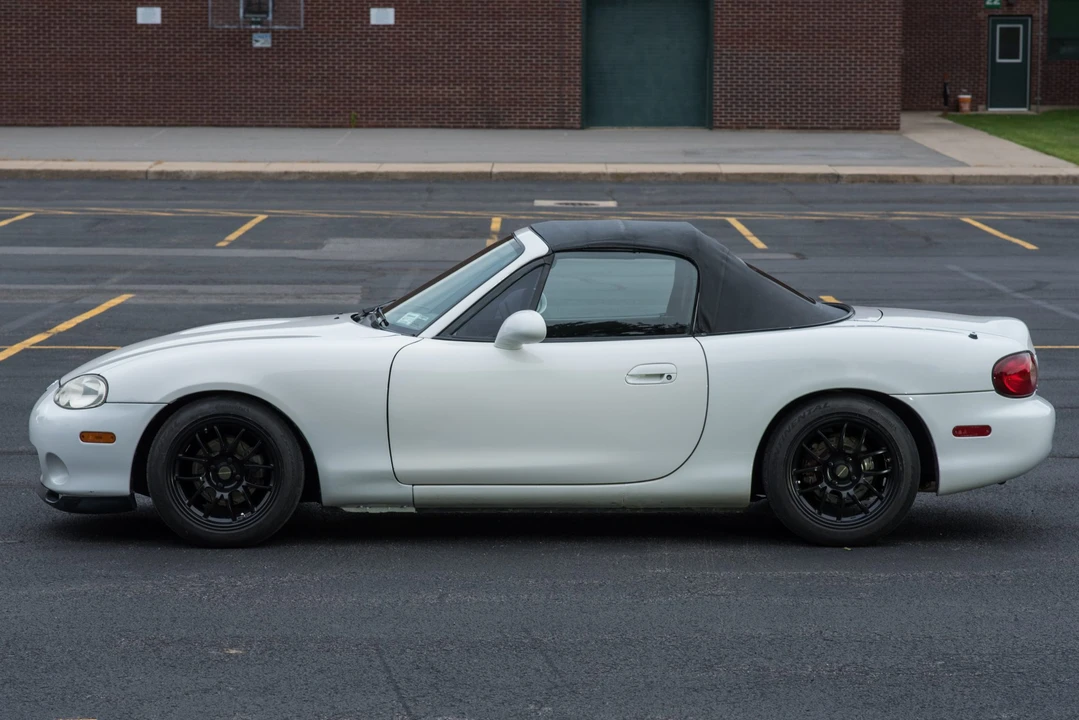 2001 Mazda NB MX-5 Miata - Image 16 of 31