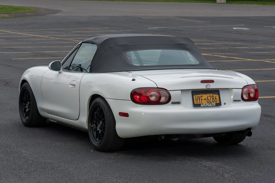 2001 Mazda NB MX-5 Miata - Image 18 of 31