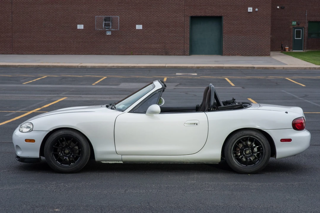 2001 Mazda NB MX-5 Miata - Image 4 of 31