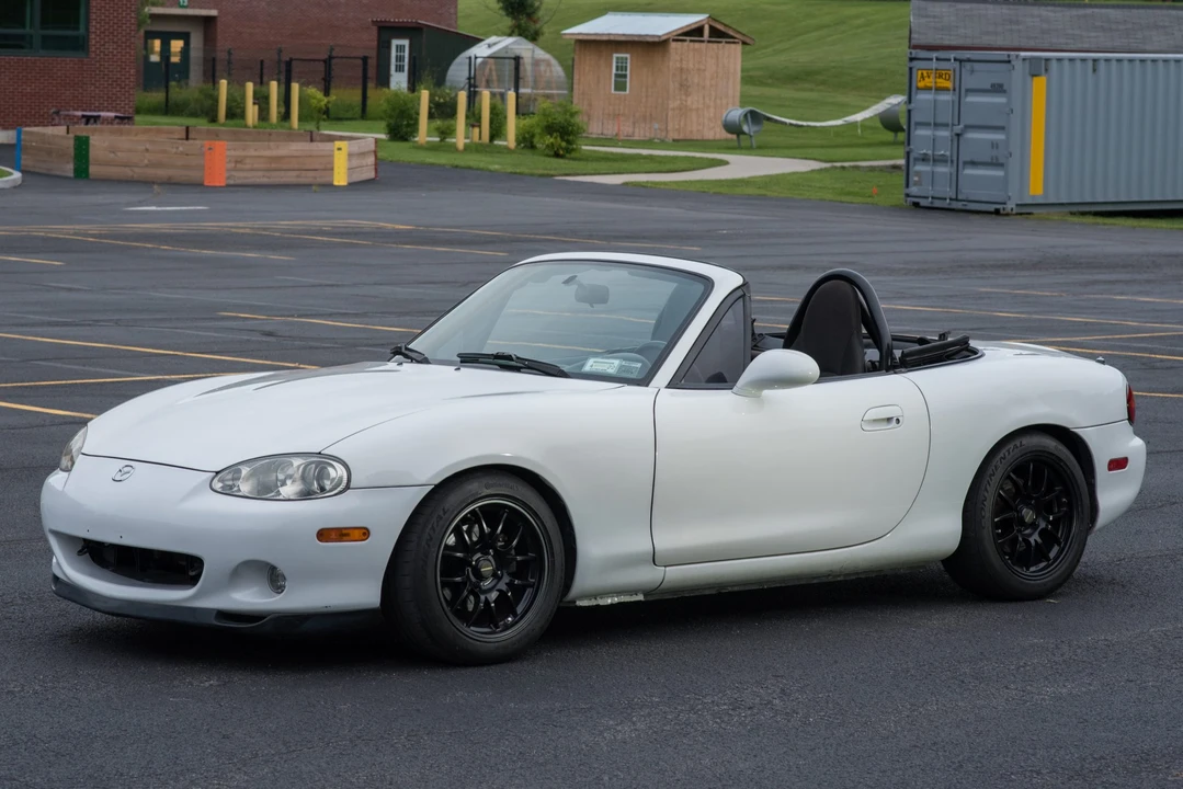2001 Mazda NB MX-5 Miata - Image 3 of 31