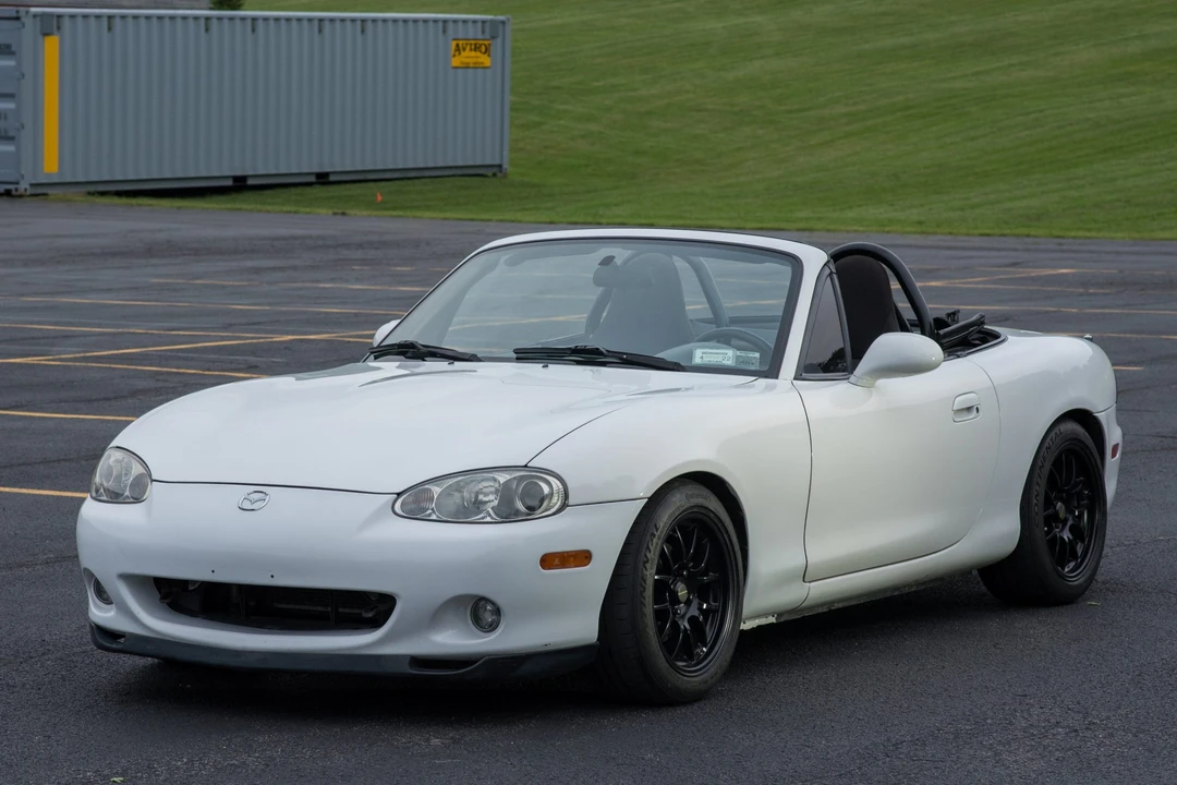 2001 Mazda NB MX-5 Miata - Image 2 of 31