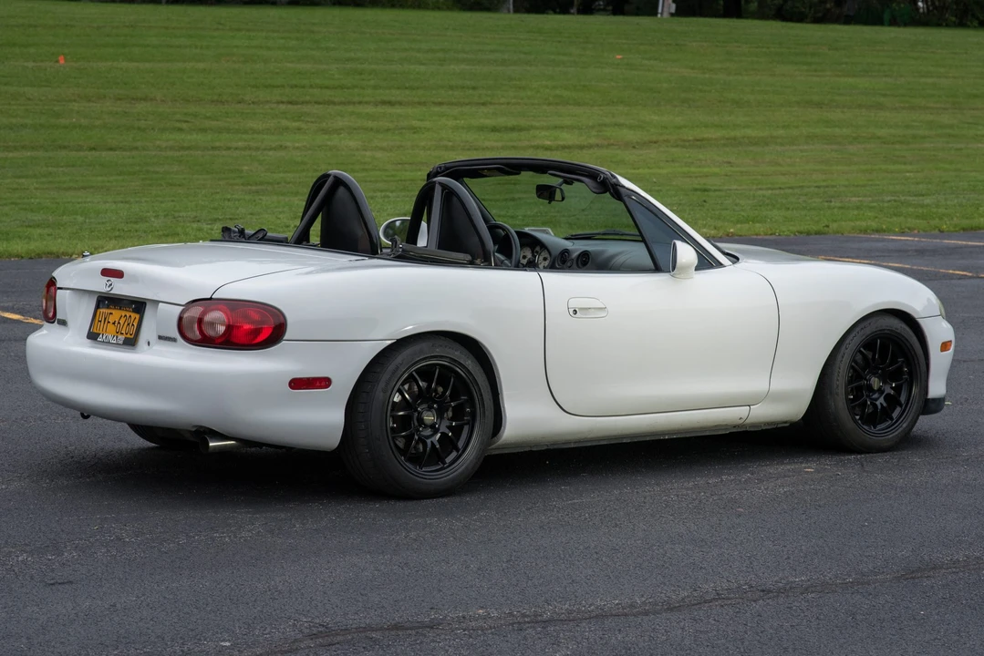 2001 Mazda NB MX-5 Miata - Image 9 of 31