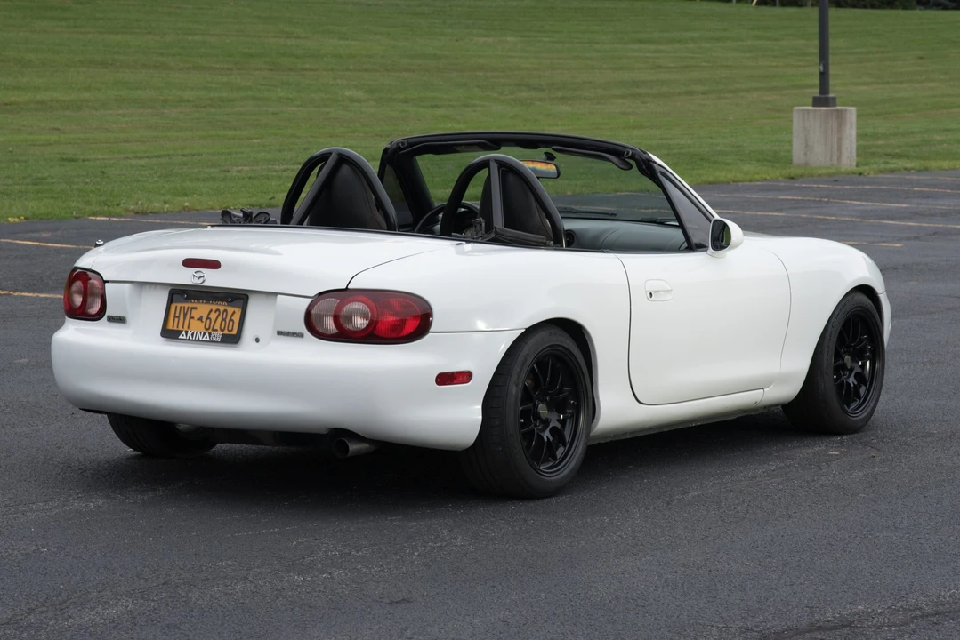 2001 Mazda NB MX-5 Miata - Image 8 of 31