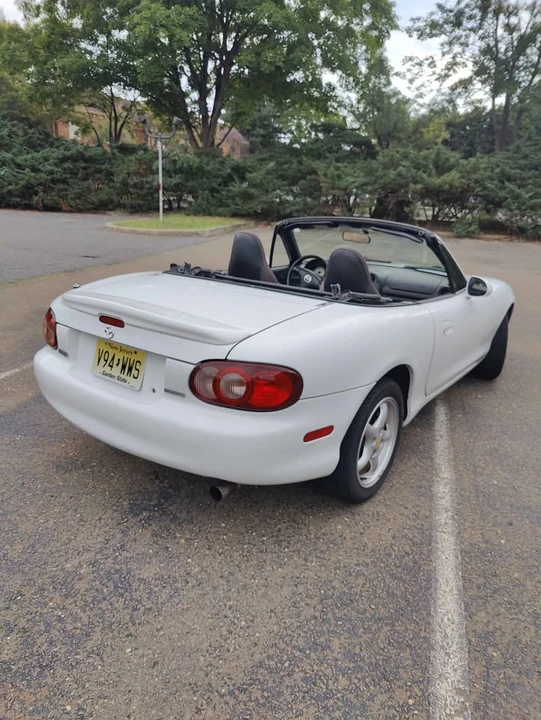2001 Mazda NB MX-5 Miata - Image 4 of 16
