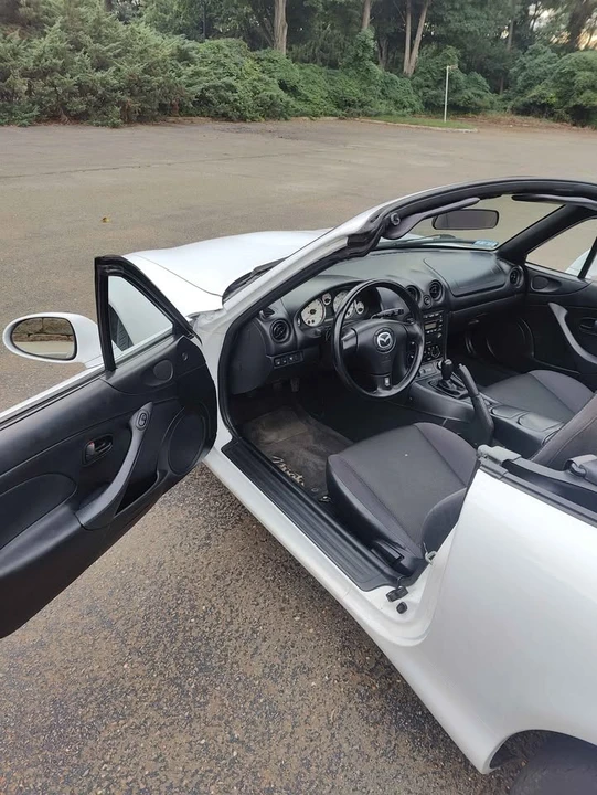 2001 Mazda NB MX-5 Miata - Image 6 of 16